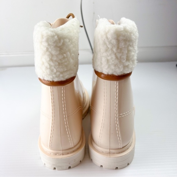 Kenneth Cole Women's size 10 Rain Lace Up Cozy Boot White/Cream - Picture 9 of 11